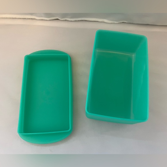 Tupperware Teal and White Butter Dish. - Picture 3 of 4